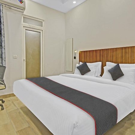 Townhouse Golden Frame Hotel Ghaziabad Eksteriør billede