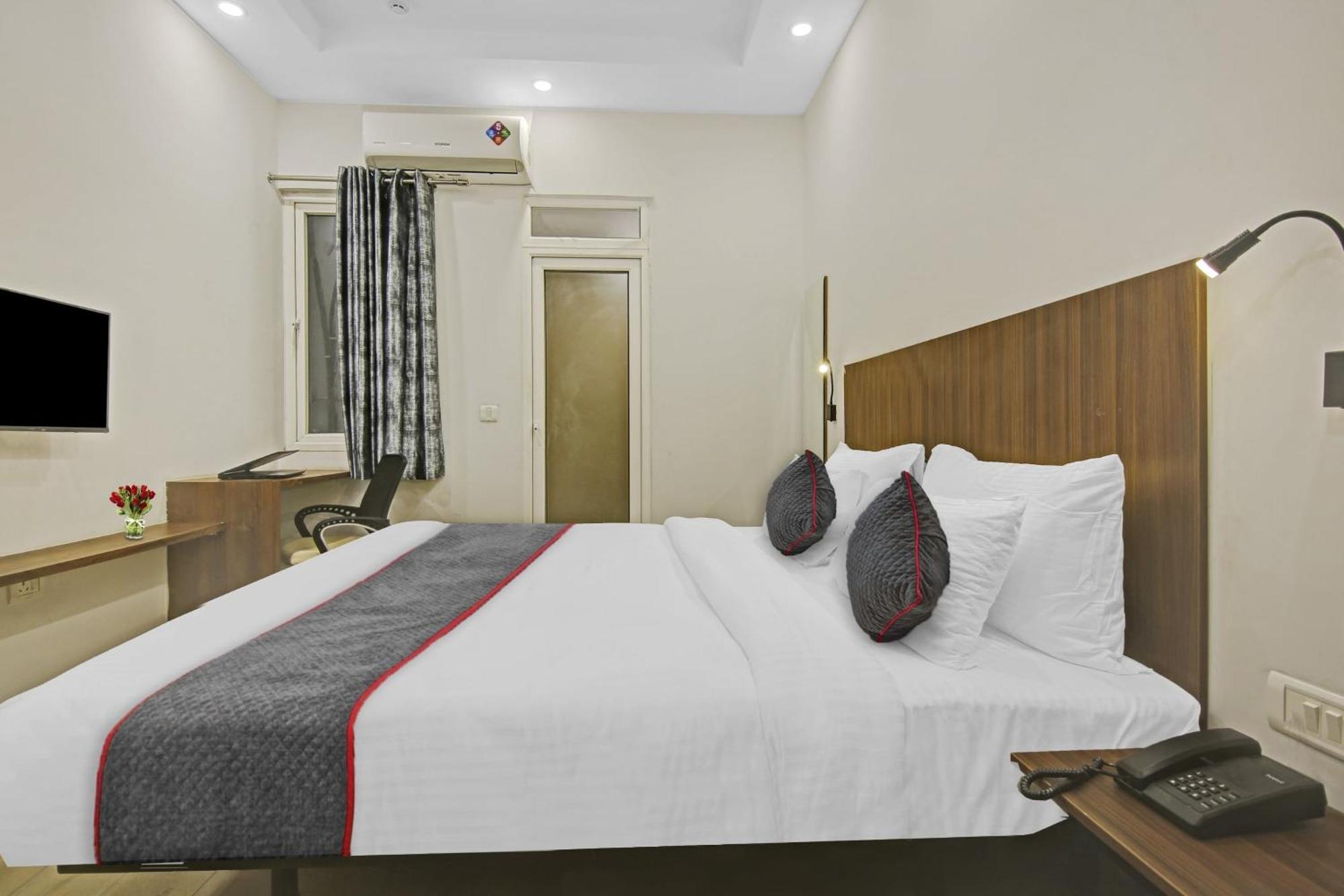 Townhouse Golden Frame Hotel Ghaziabad Eksteriør billede
