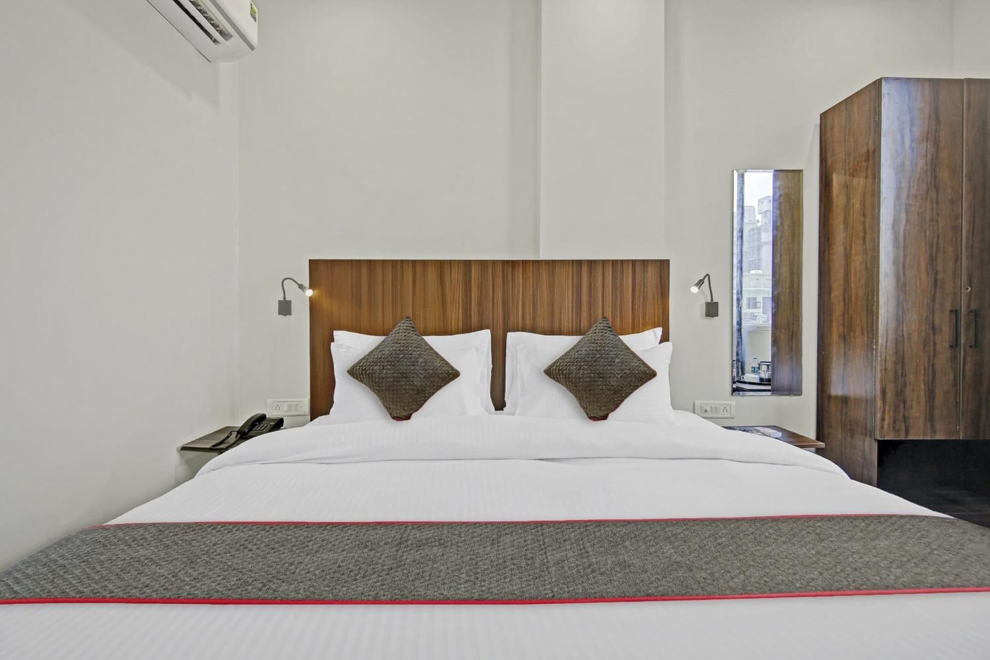 Townhouse Golden Frame Hotel Ghaziabad Eksteriør billede