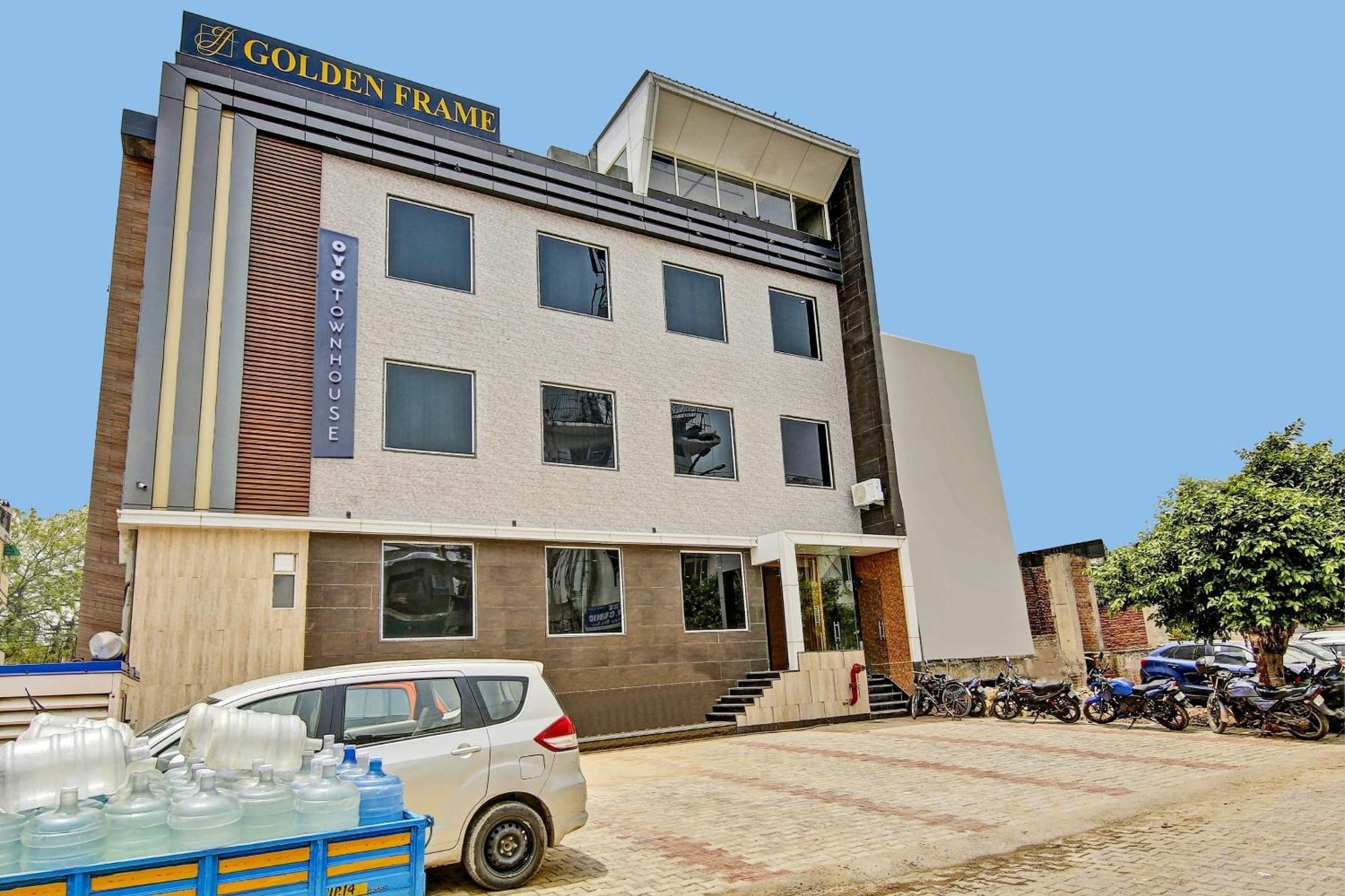 Townhouse Golden Frame Hotel Ghaziabad Eksteriør billede