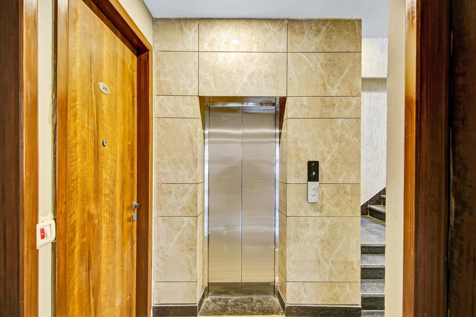 Townhouse Golden Frame Hotel Ghaziabad Eksteriør billede