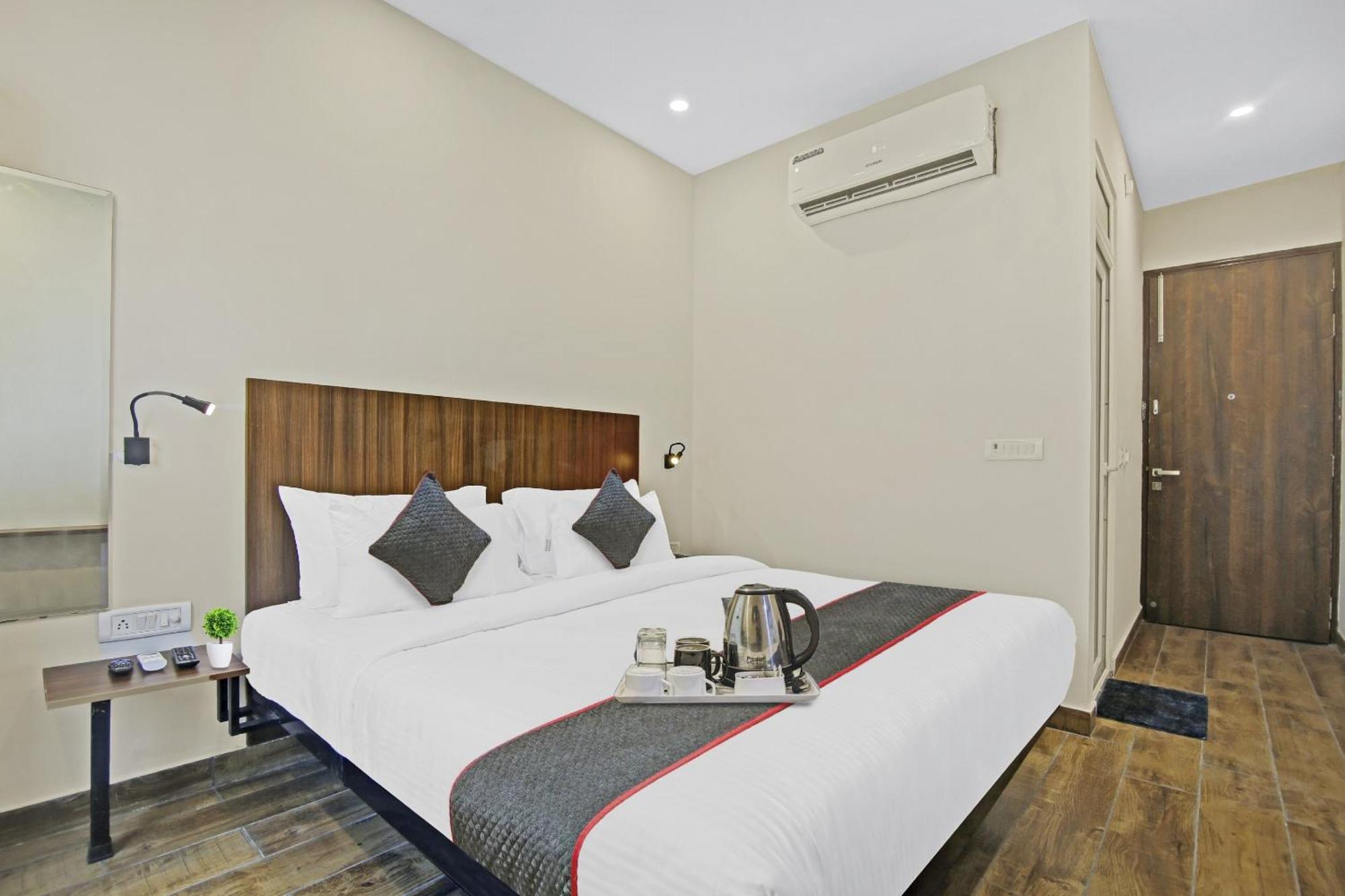 Townhouse Golden Frame Hotel Ghaziabad Eksteriør billede