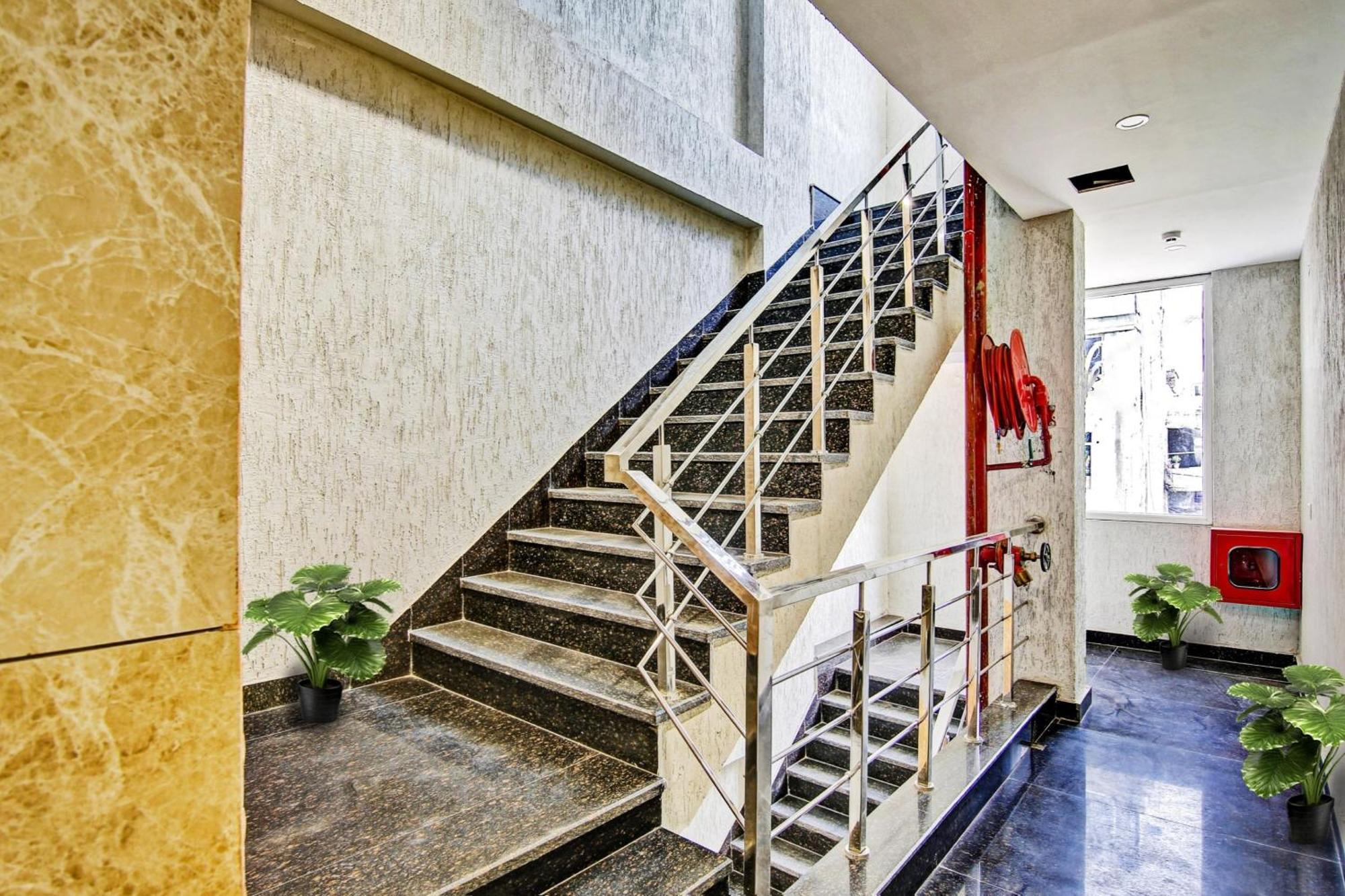 Townhouse Golden Frame Hotel Ghaziabad Eksteriør billede